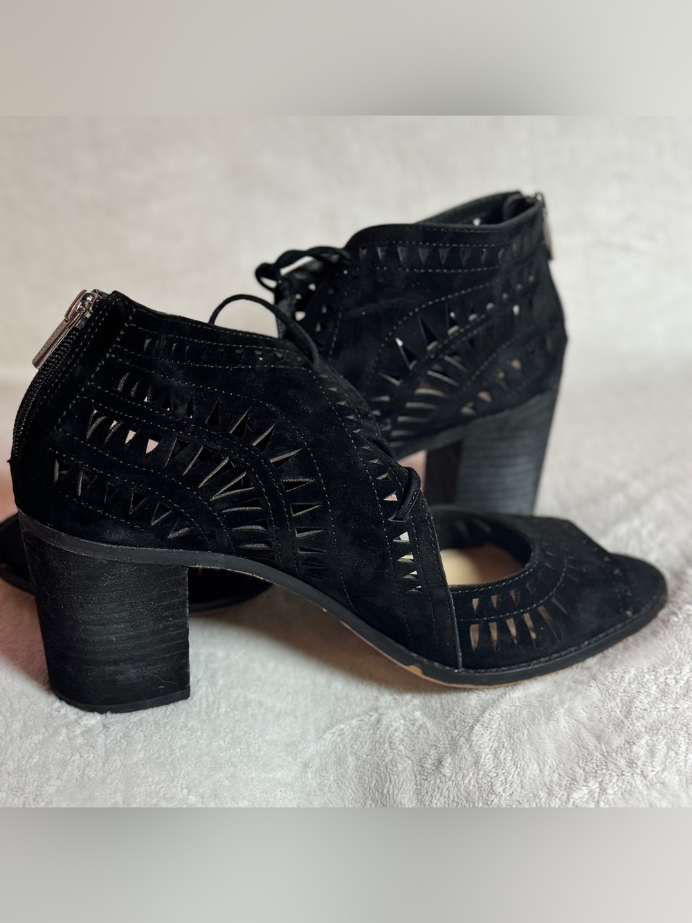 Vince Camuto Black Suede Chunky Heel Eyelet Open Toe Ankle Tie Up Booties Sz 10M